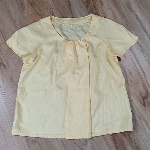 Vintage Tops - 🔺️Yellow Lightweight Scoop Neck Short Sleeve Top Medium